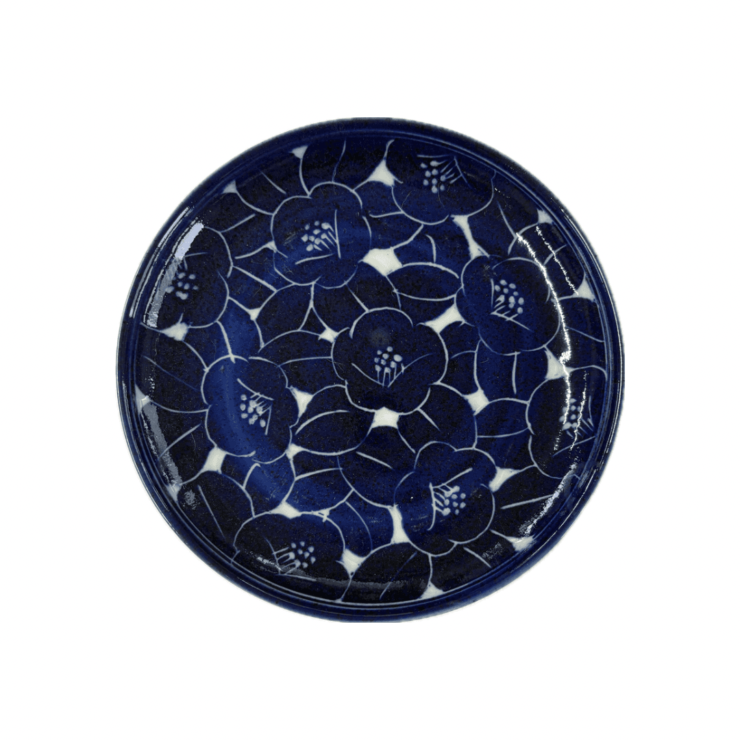 17cm丸皿（藍彫り椿）